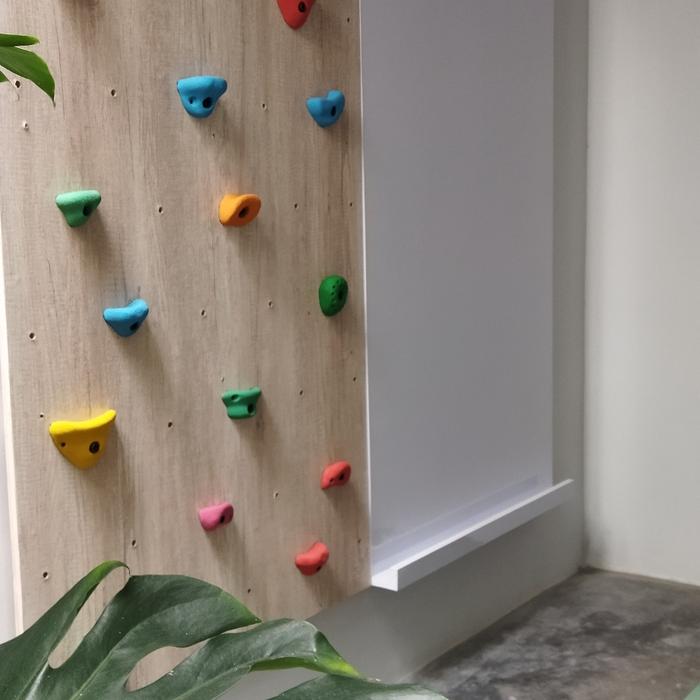 Panjat Tebing Indoor: Petualangan Vertikal yang Aman dan Menantang di Genggaman Anda