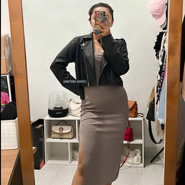 Gambar JNK x YURA - Jaket Wanita Crop Top Semi Kulit Sintetis Genuine Black - Hitam, M dari JANZTEKO CULTURE undefined Tokopedia