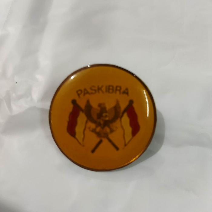 Gambar pin LK paskibra / pin merah putih garuda bendera merah putih resin - paskibra kuning dari RIO SERAGAM SEKOLAH# undefined Tokopedia