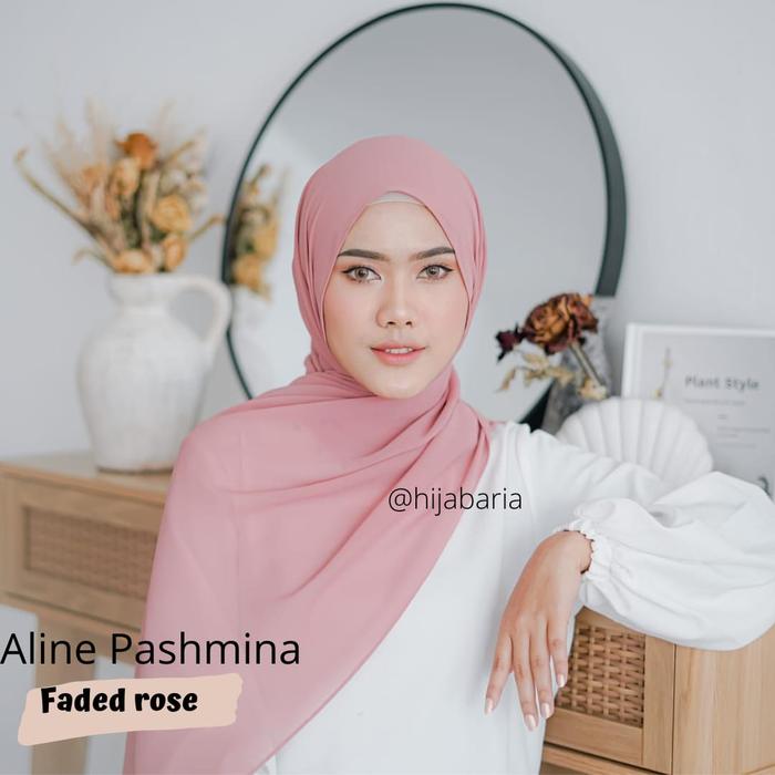 Gambar Jilbab Pashmina Ceruty Babydoll - White |Kerudung pashmina polos - Faded Rose dari Hijabaria undefined Tokopedia