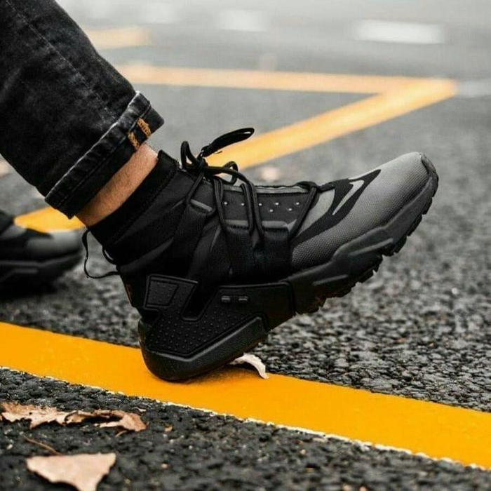 nike air huarache gripp on feet