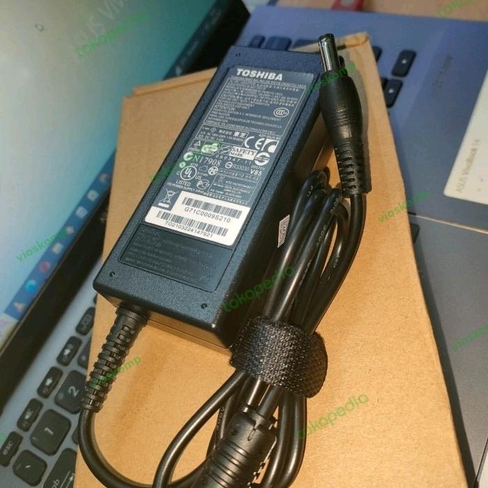 Gambar Adaptor Charger Carger Original Laptop Toshiba 19V-3.42A 5.5mm*2.5mm dari vioskomp undefined Tokopedia