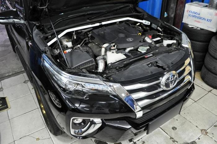 Gambar Aksesoris / Strutbar / Stabiliser Ultra Racing Fortuner 2016+ VRZ SRZ dari HS VARIASI Car Accessories undefined Tokopedia