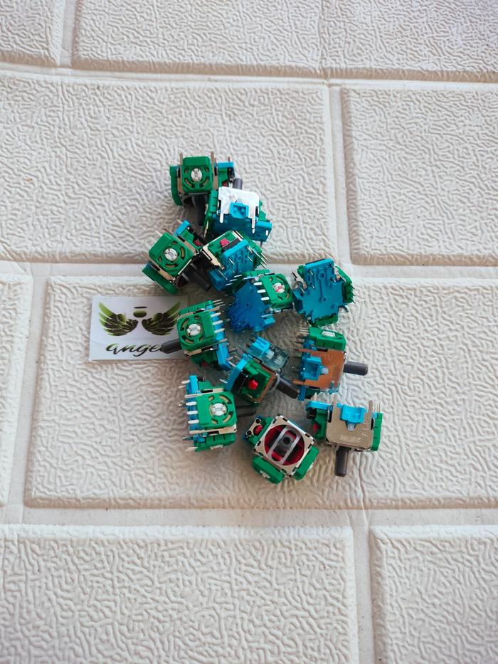 Gambar TOMBOL ANALOG STIK PS4 KAKI 3 ORIGINAL ALPS - ANALOG PUTIH PS dari Angel Games undefined Tokopedia