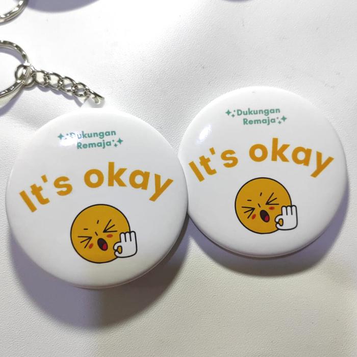 Gambar Gantungan Kunci dan Pin Afirmasi Positif Dukungan Remaja - Okay, Gantungan Kunci dari Kawan Masker undefined Tokopedia