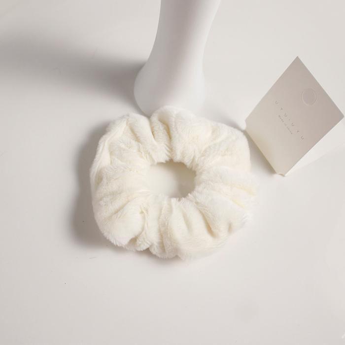 Gambar Ikat Rambut Scrunchie Korea Hijab Gelang Hairband Kunciran CepolJilbab - White, Scrunchie dari minimeet undefined Tokopedia