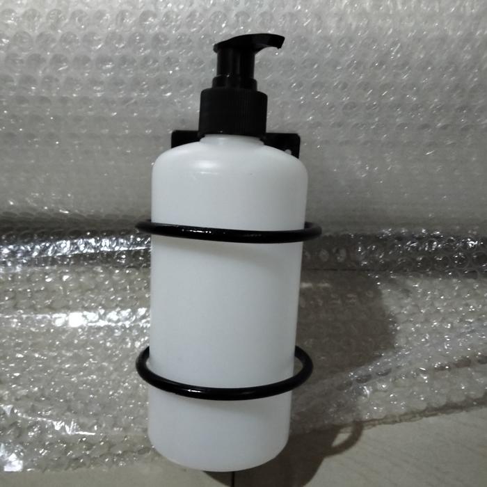 Gambar bracket + botol hand sanitizer 500 ml free baut - besi hitam1 dari TOPTEENSTAR undefined Tokopedia