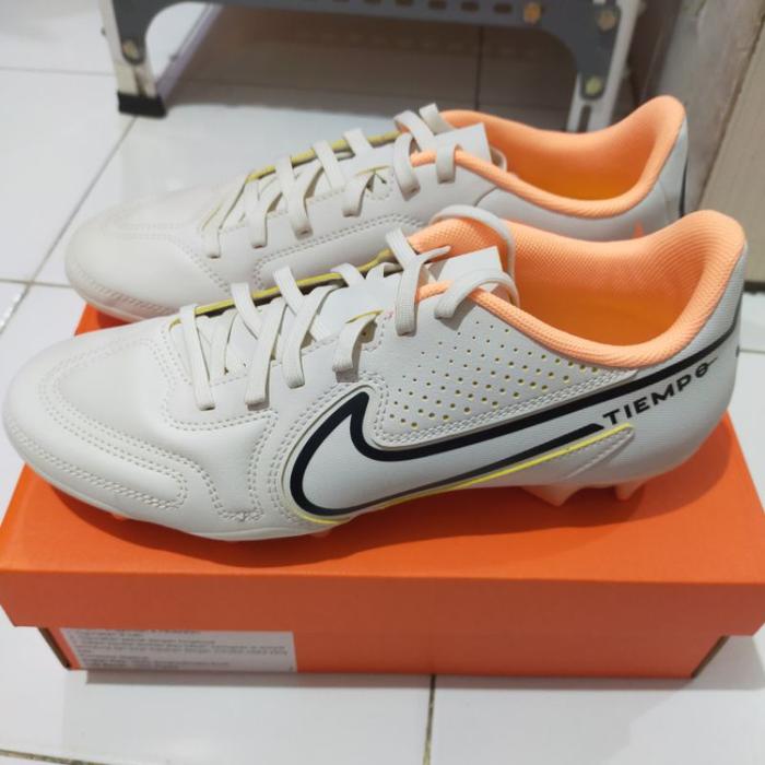 Jual SEPATU BOLA NIKE TIEMPO LEGEND CLUB FG/MG PHANTOM YELLOW