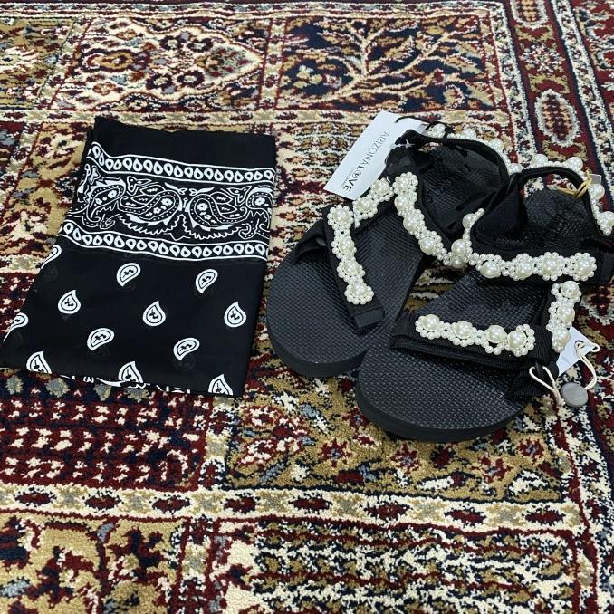 Gambar Best Seller NEW Arizona Love Sandals - White on black2, 37 dari Cantikaa002 undefined Tokopedia