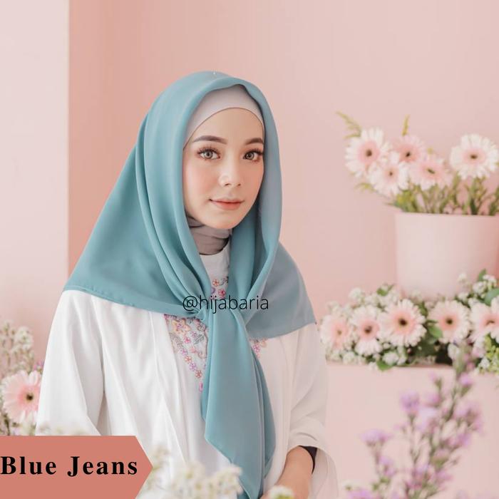 Gambar Hijab Bella Square - Blue Jeans | Kerudung Segi Empat | Biru Muda - Blue jeans dari Hijabaria undefined Tokopedia