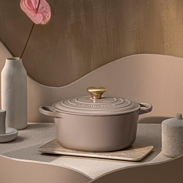 Gambar Le creuset original ROUND DUTCH OVEN 22cm - Sisal dari Celiebox undefined Tokopedia