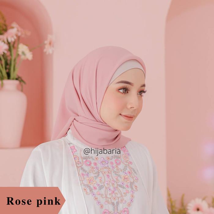 Gambar Jilbab Segi Empat- Rose Pink | Hijab Harian | Kerudung Polos - Rose Pink dari Hijabaria undefined Tokopedia