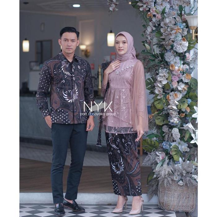 Gambar SET KEBAYA COUPLE ENVY | BATIK COUPLE MURAH | KEBAYA LAMARAN | KEBAYA - ROSE, ROK + SLENDANG dari Memories Batik undefined Tokopedia