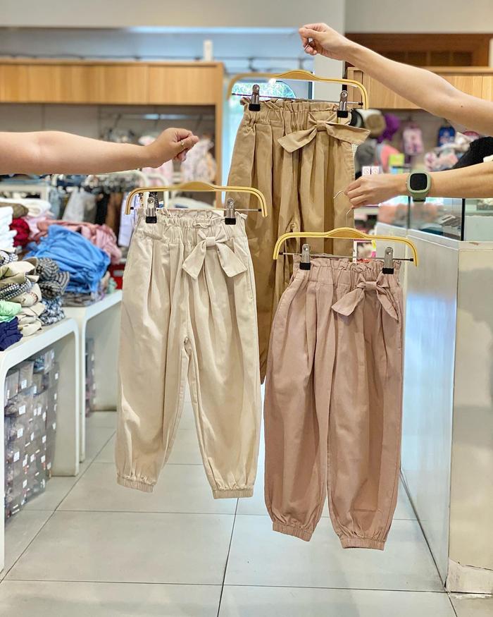 Gambar Celana Panjang Karet Pita 3 Colors - Macadamia Little Glamz dari Macadamia Little Glamz undefined Tokopedia