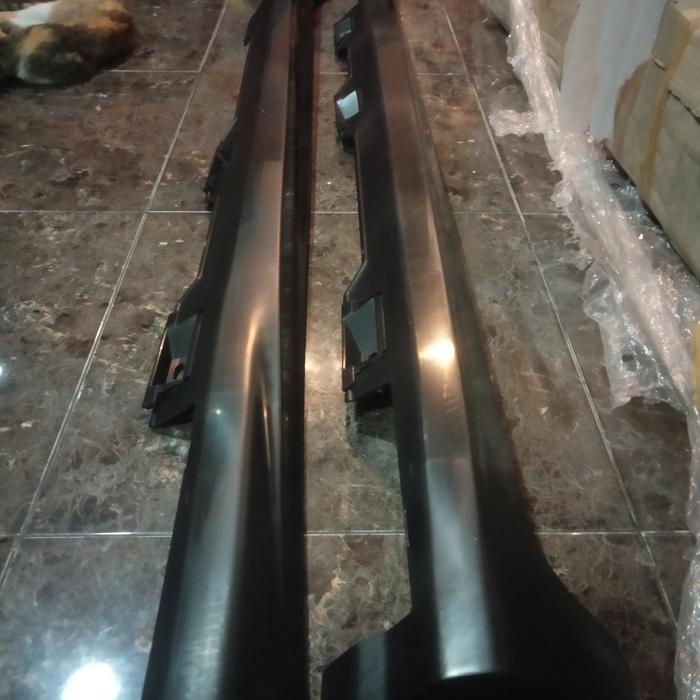 Gambar side skirt mobiio rs - hitam..ori - bahan blm dicat dari kdiant undefined Tokopedia