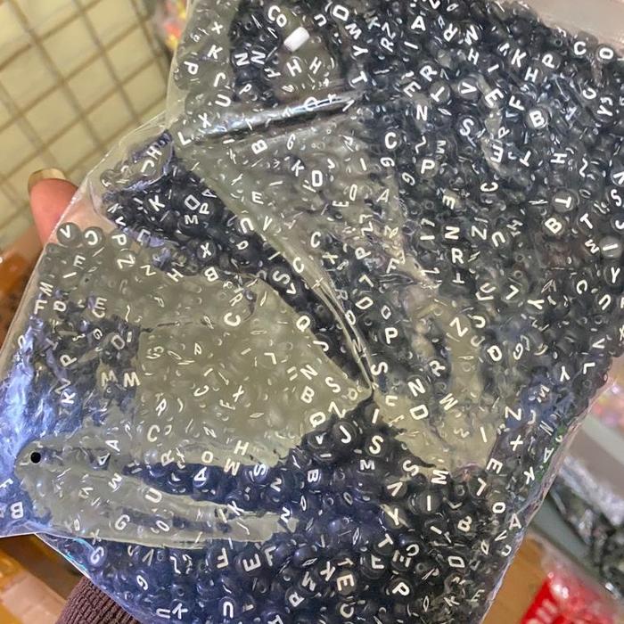Gambar Manik Manik Huruf Bulat Hitam Putih 1 Pon/450 Gram Mote Huruf Bulat - hitam putih dari BERKAH72ACC undefined Tokopedia
