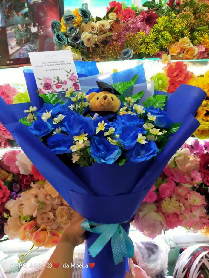 Gambar Hand Bouquet – 543 Buket Bunga wisuda artificial buket boneka wisuda - Model 1 dari Gaby Bella Florist undefined Tokopedia