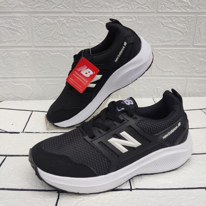 Gambar sepatu running pria/wanita new balance hitam putih tali - HITAM PUTIIH, 33 dari briantara store undefined Tokopedia