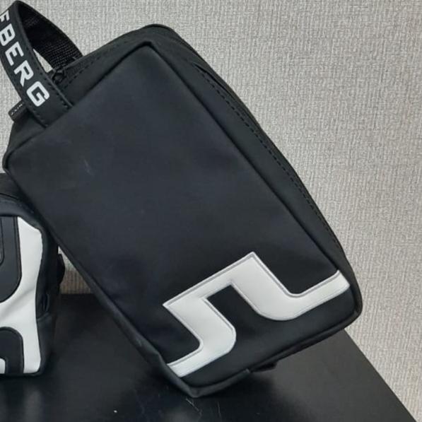 Gambar Pouch Bag J Lindeberg - Hitam dari WanGolfStore undefined Tokopedia