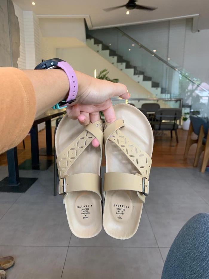 Gambar Balantik Sendal Sandal Wanita Perempuan Ready Big Size Hafana - Ivory, 35 dari Balantik Official Store undefined Tokopedia