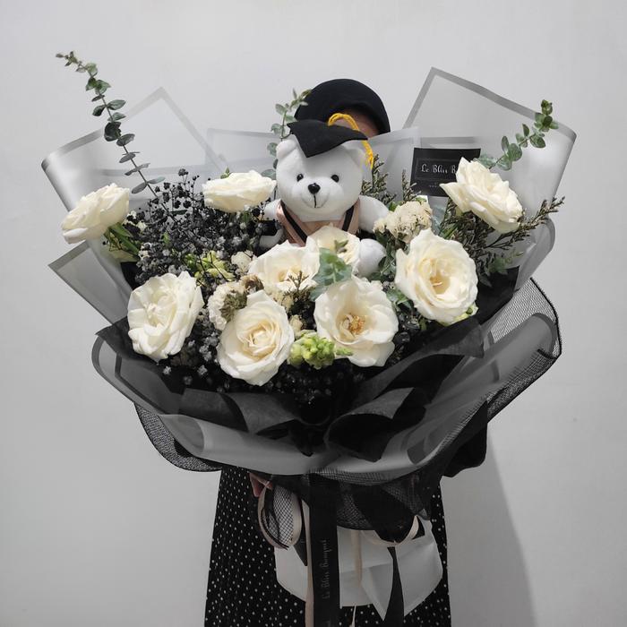 Gambar MONOCHROME GRADUATION BOUQUET | Wisuda UPH UI UNTAG Graduation Sidang dari Le Bliss Bouquet undefined Tokopedia
