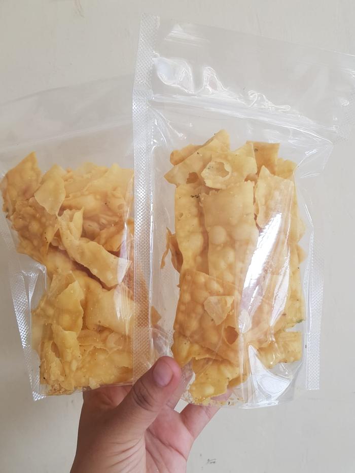 Gambar Kripik Bawang Renyah Gurih//Keripik Pangsit Renyah - 60gram dari Pikowa Shop undefined Tokopedia