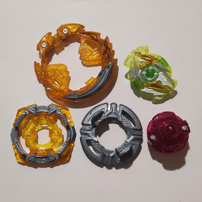 Gambar TAKARA TOMY Beyblade Burst Hollow Ragnaruk Combo - Hollow Dragon dari FunToys_NEW undefined Tokopedia