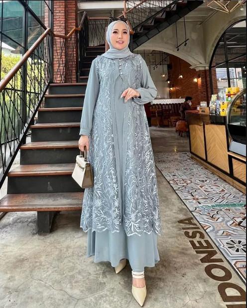 Gambar Gamis Brokat Modern Terbaru Dress Kondangan Muslim Brukat Dhuhayu - grey dari TOF Store_NEW undefined Tokopedia