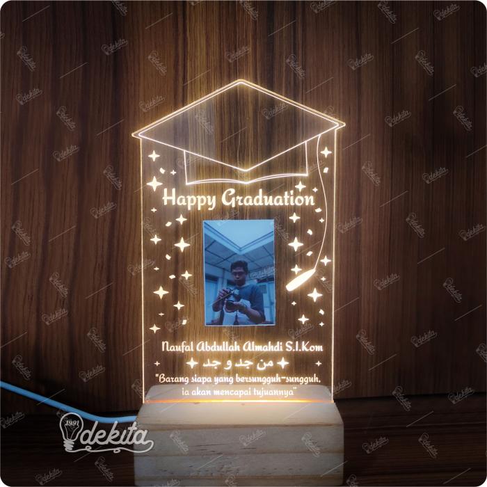 Gambar Custom Lampu Plakat Akrilik Wisuda Graduation Lampu Foto customidekita - White, 2mm Base Polos dari idekita undefined Tokopedia