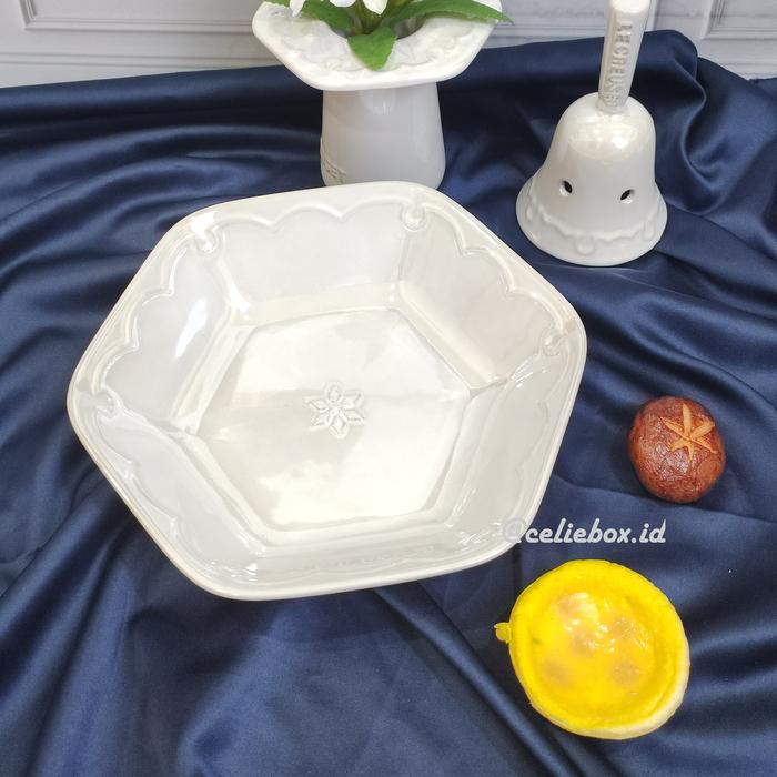 Gambar Le creuset SNOW RING COLLECTION (bowl/plate/dish/mug/flower pot) - DISH 21 P.WHITE dari Celiebox undefined Tokopedia