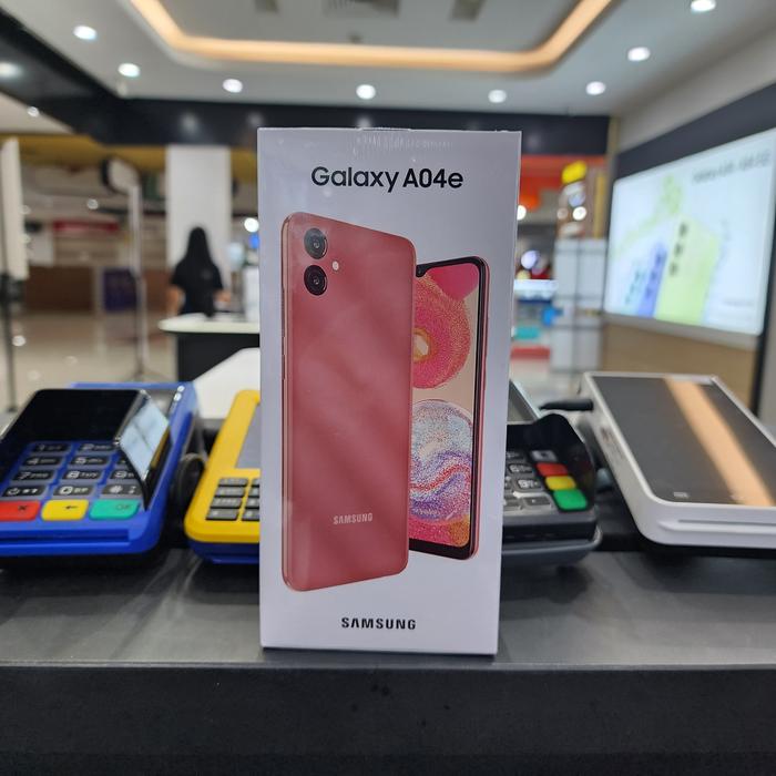 Gambar Samsung Galaxy A04e Orisinil Garansi Resmi Samsung Indonesia - Copper, 3/64GB dari Arlan Mitra Mobil undefined Tokopedia