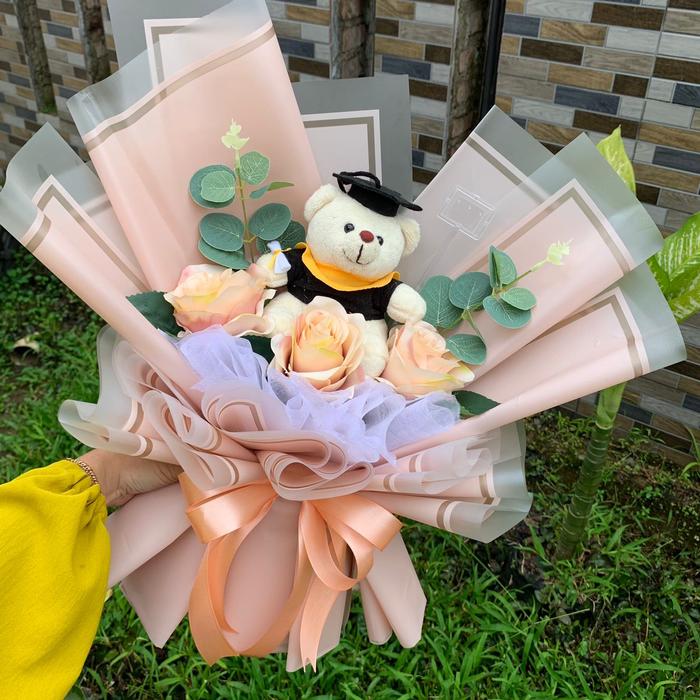 Gambar buket wisuda boneka| buket bunga wisuda| buket cimahi-bandung - Model 4, Instan dari Clola Gift undefined Tokopedia