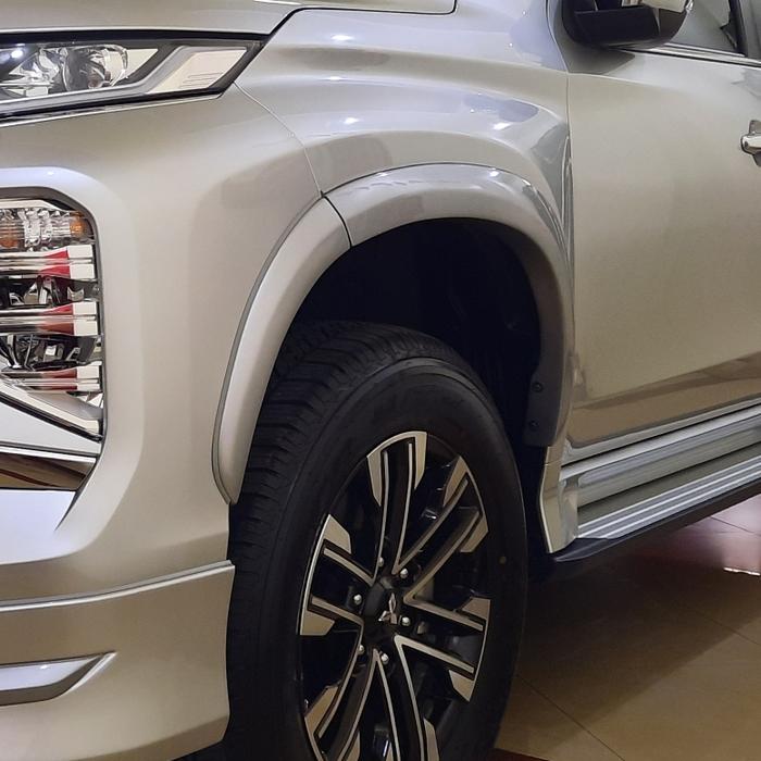 Gambar Over fender slim sporty Pajero sport facelift 2021-2025 ORIGINAL Thailand - silver dari Royal car Accessories undefined Tokopedia