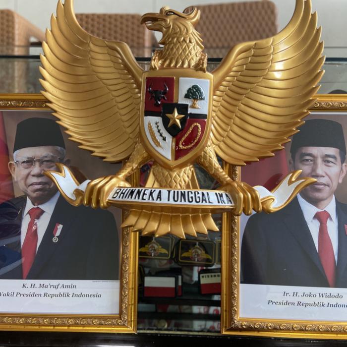 Jual PAKET Foto presiden dan Garuda Fiber kuning - Jakarta Pusat