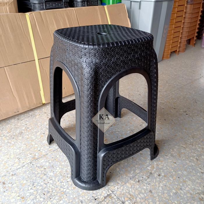 Gambar Kursi Bakso Plastik Smile / Kursi Baso Smile / Bangku Bakso Plastik - Hitam dari karyaabadiwarehouse undefined Tokopedia