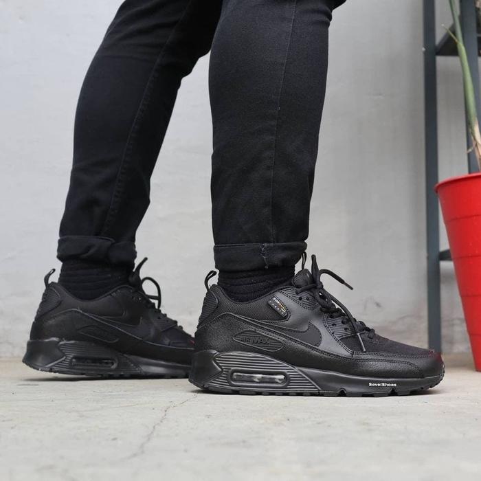 surplus black air max 90