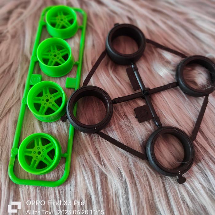 Gambar Tamiya Velg Large Diameter Fluorecent Green Hijau Ijo + Ban Large Soft dari Alizza toys variasi undefined Tokopedia