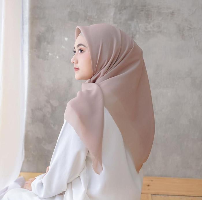 Gambar Kerudung Segi Empat Laser cut Polos - COKSU dari Lokalpremium undefined Tokopedia