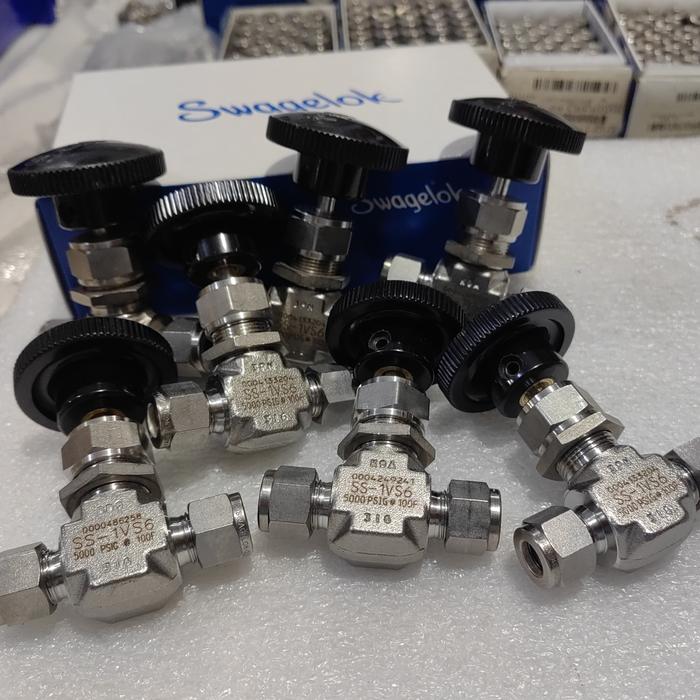 Vanne à Aiguille SWAGELOK 3/8" SS-1VS6 - 5000 Psi, Acier Inox, Neuf