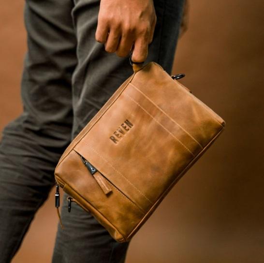 Gambar Handbag Clutch Pria Tas Selempang Kulit Sapi Asli Tas Tangan Reven OSLO Cowok - TAN dari ART LEATHER_NEW undefined Tokopedia