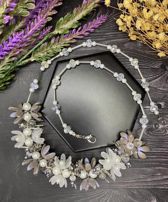 Gambar Premium Crystal Beads Necklace/Kalung Daily Hijab Fashion Klopak Bunga - Abu-abu, All Size dari Vania2018 undefined Tokopedia
