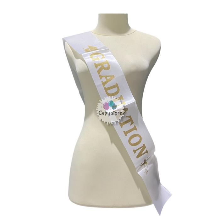 Gambar Sash Graduation / Selempang Wisuda / Selempang Graduation - Putih Gold dari Cepy store undefined Tokopedia