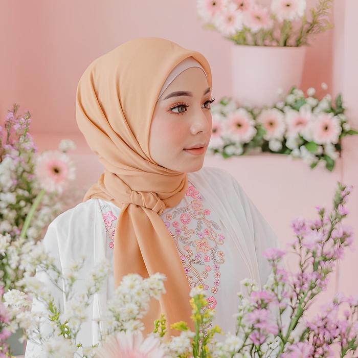 Gambar BELLA SQUARE POLLYCOTTON JILBAB BELA - NUDE dari Ini Fashionku 01 undefined Tokopedia