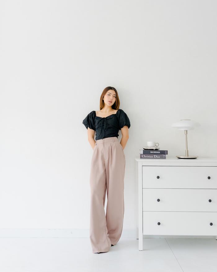 Gambar Sook Top - Blouse Wanita Lengan Pendek Korea Polos Terbaru Trendy - Black dari Dog Stories undefined Tokopedia