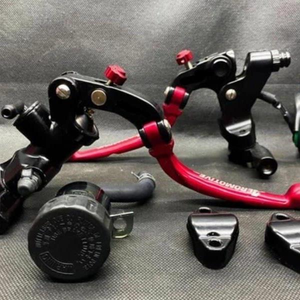 Gambar MASTER REM BREMBO LIPAT RADIAL 14MM KANAN KIRI 1 SET UNIVERSAL - RED dari Sparky Variasi Motor undefined Tokopedia
