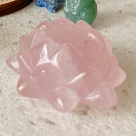 Gambar Lotus smokey clear rose quartz crystal natural carving decor - Rose quartz dari itsLunaRay undefined Tokopedia