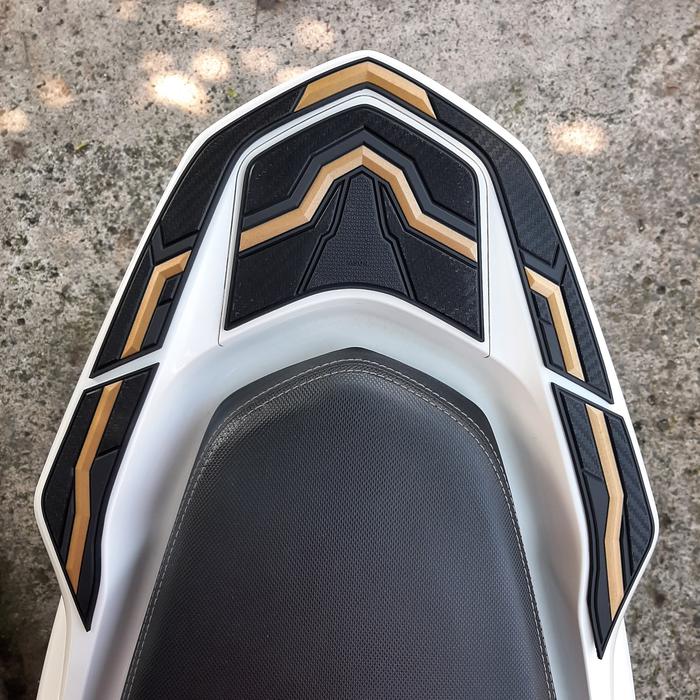 Gambar Upper Stop Lamp Pcx 160 Bahan Karet Aksesoris Motor Matic Honda - Gold dari Bo,store undefined Tokopedia