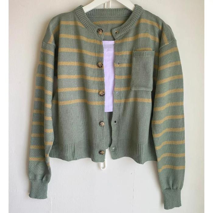 Gambar Cardigan Rajut Belang Crop Top Rajut kardigan kancing full belang - Belang AbuSedan dari ahlami undefined Tokopedia