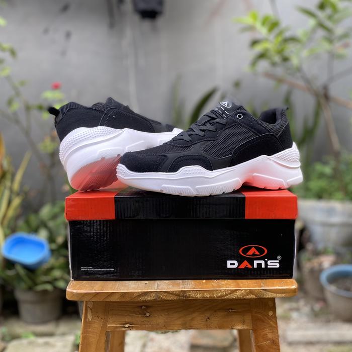 Gambar Sepatu sekolah wanita hitam sepatu wanita terbaru sepatu warna hitam - Milan, 37 dari mita'shoes undefined Tokopedia