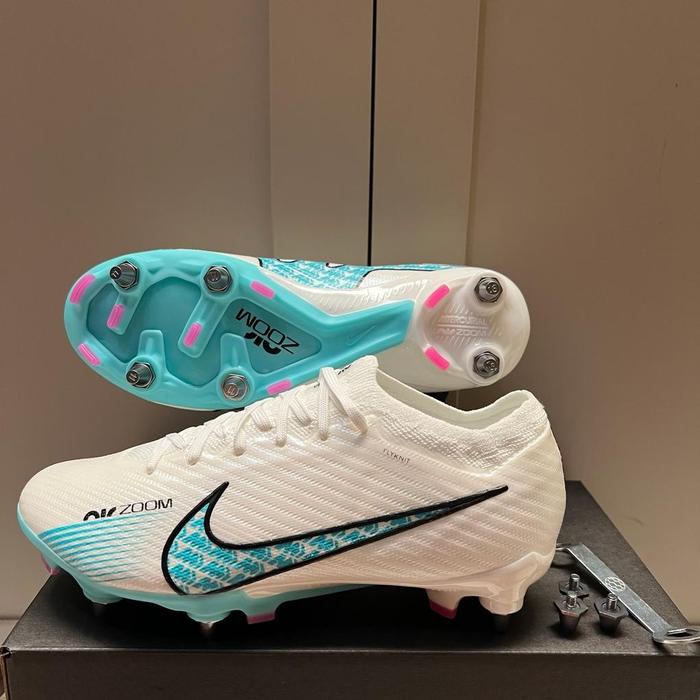 sepatu bola nike mercurial